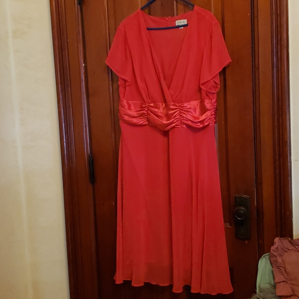 Dress - Picture 3 of 3
